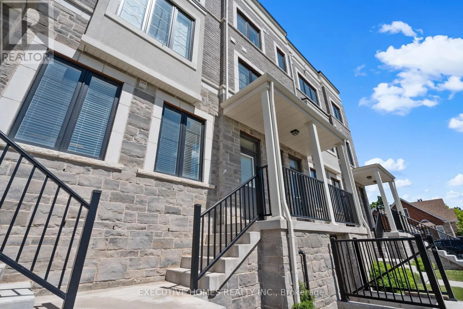 74 - 383 DUNDAS STREET E