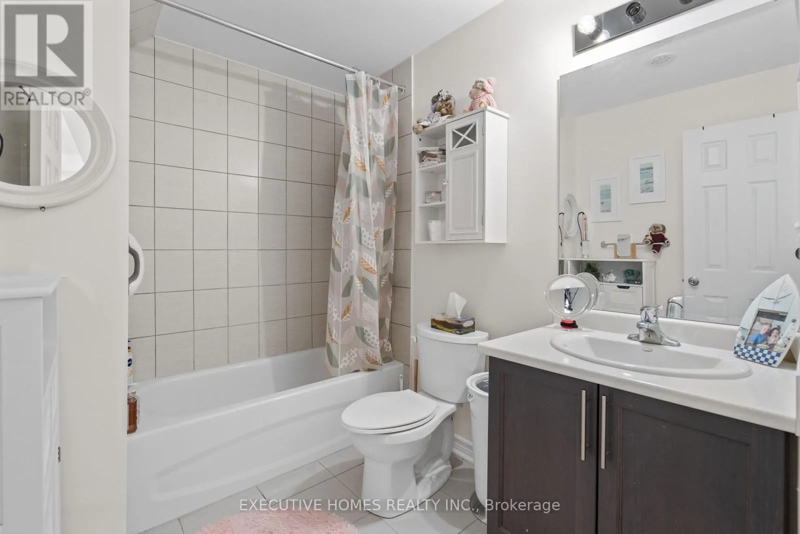 74 - 383 DUNDAS STREET E