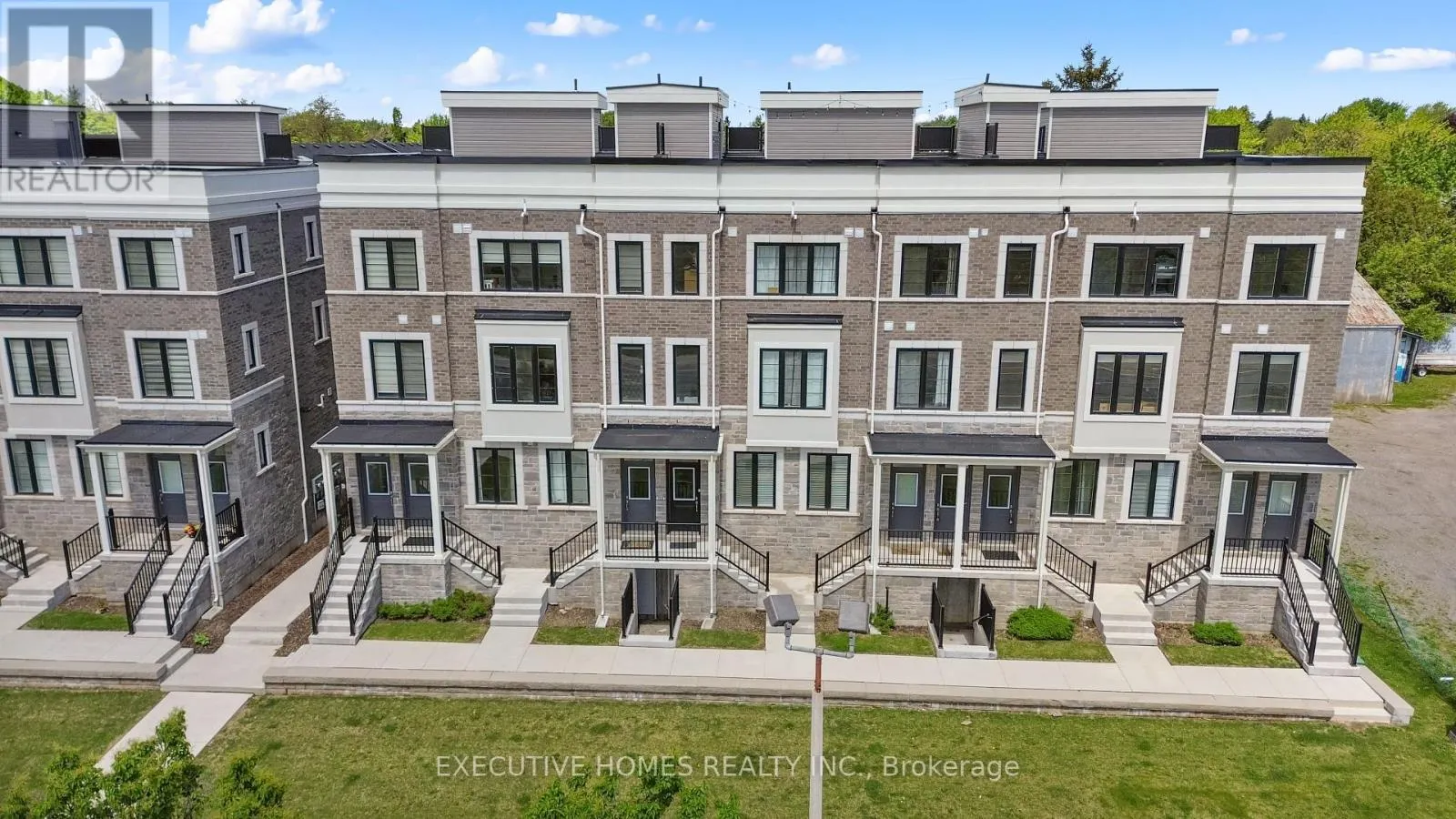 74 - 383 DUNDAS STREET E