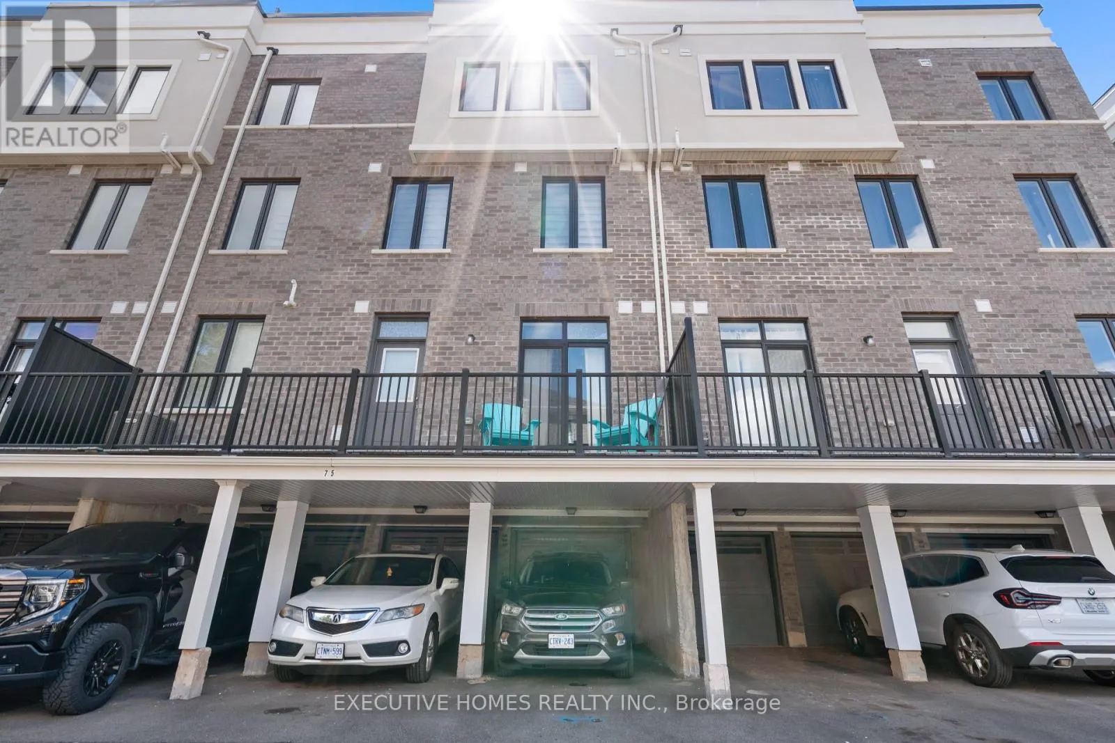 74 - 383 DUNDAS STREET E