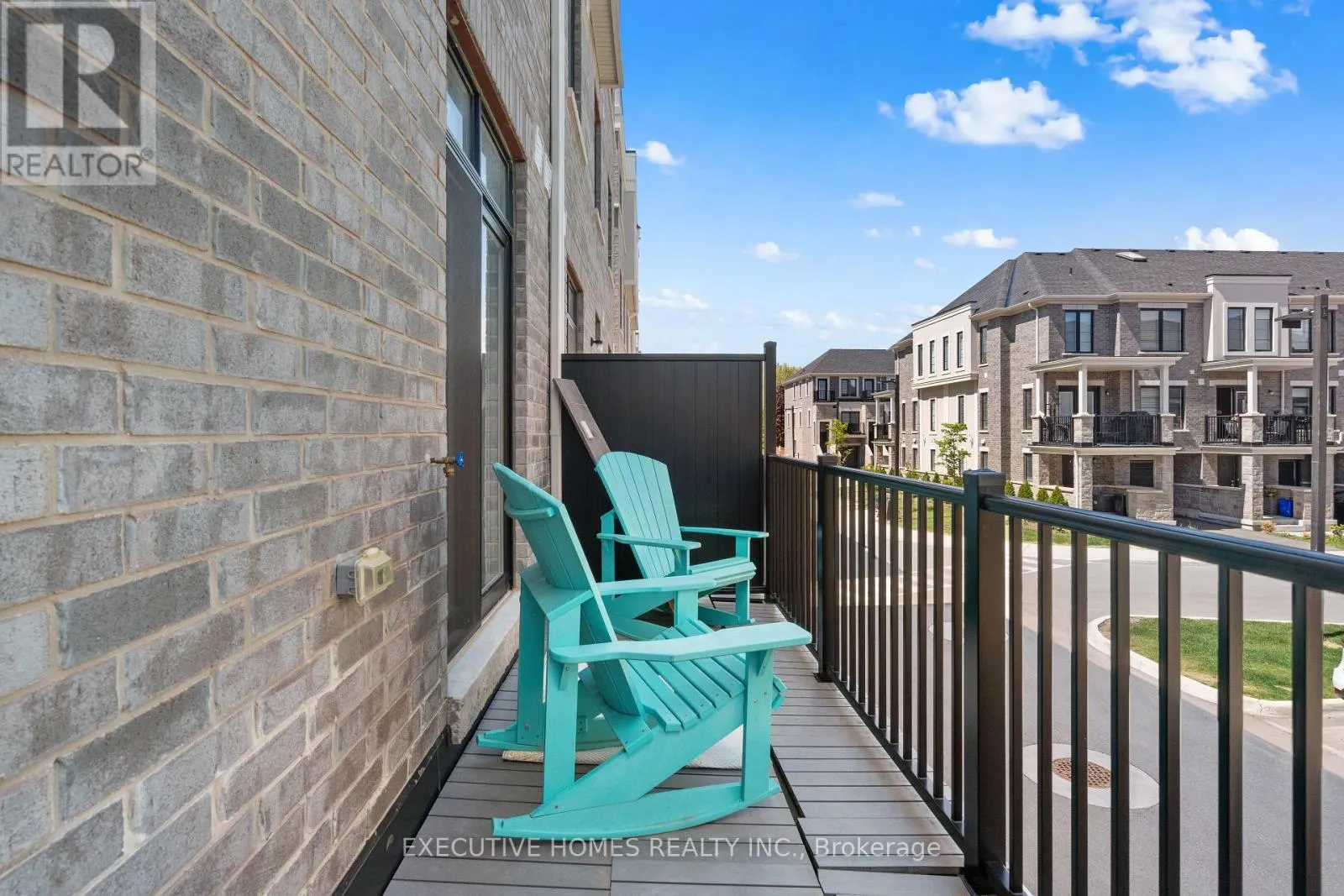 74 - 383 DUNDAS STREET E