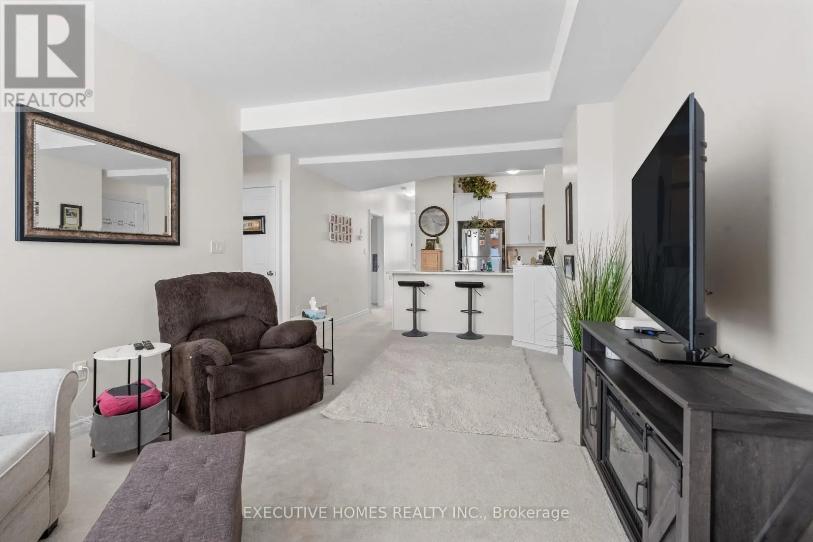 74 - 383 DUNDAS STREET E