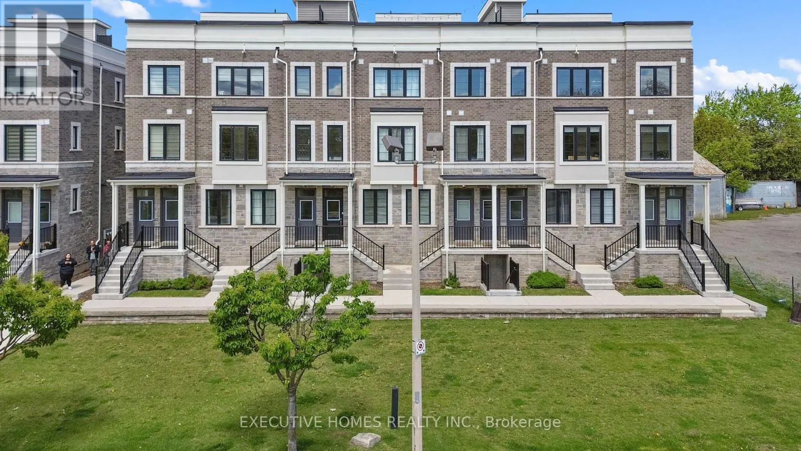74 - 383 DUNDAS STREET E