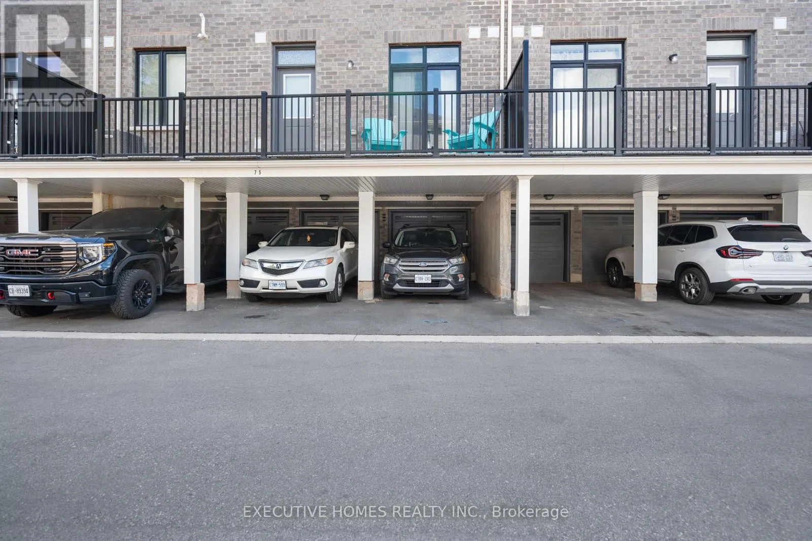 74 - 383 DUNDAS STREET E