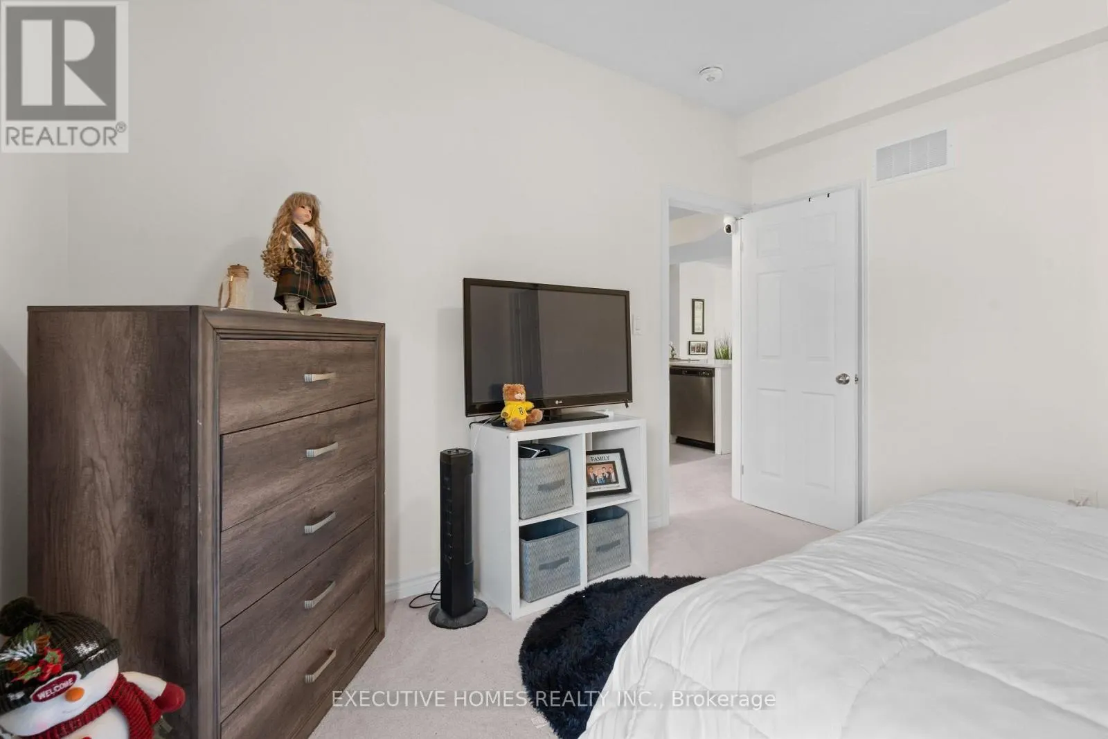 74 - 383 DUNDAS STREET E