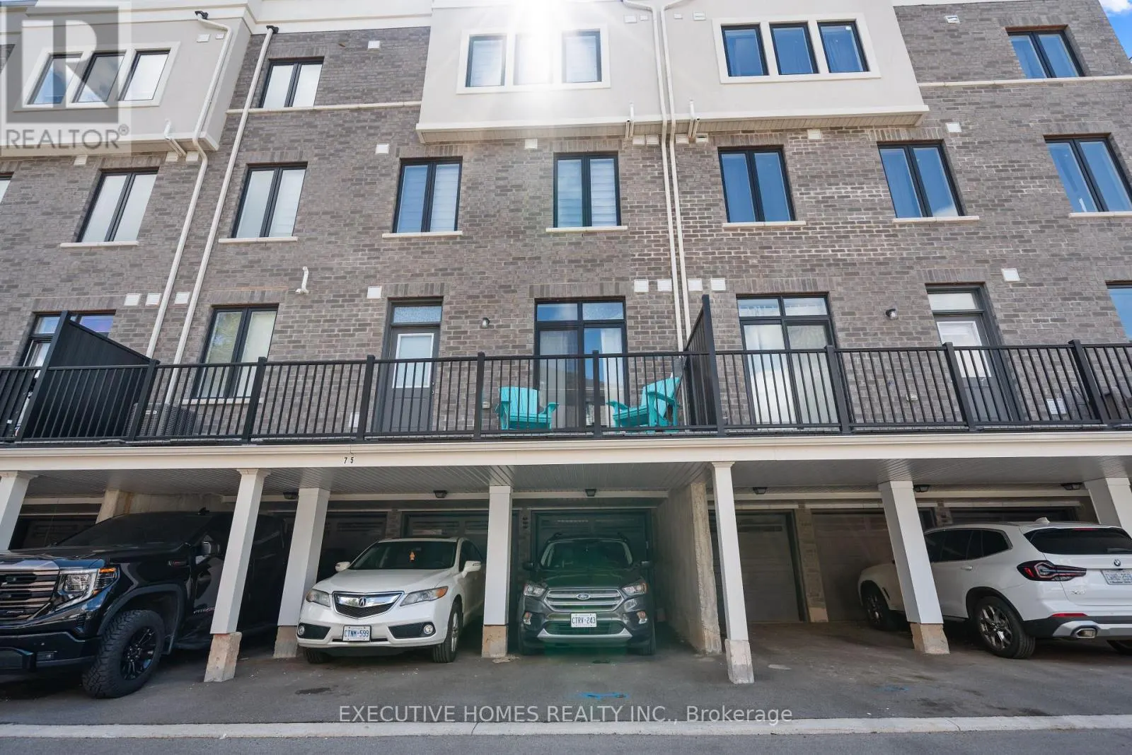 74 - 383 DUNDAS STREET E