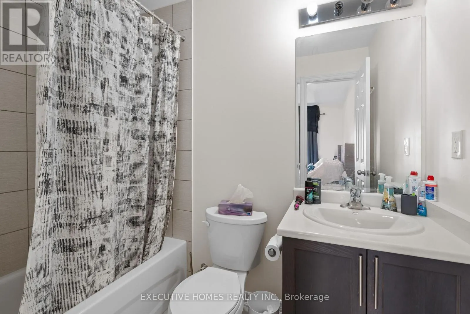 74 - 383 DUNDAS STREET E