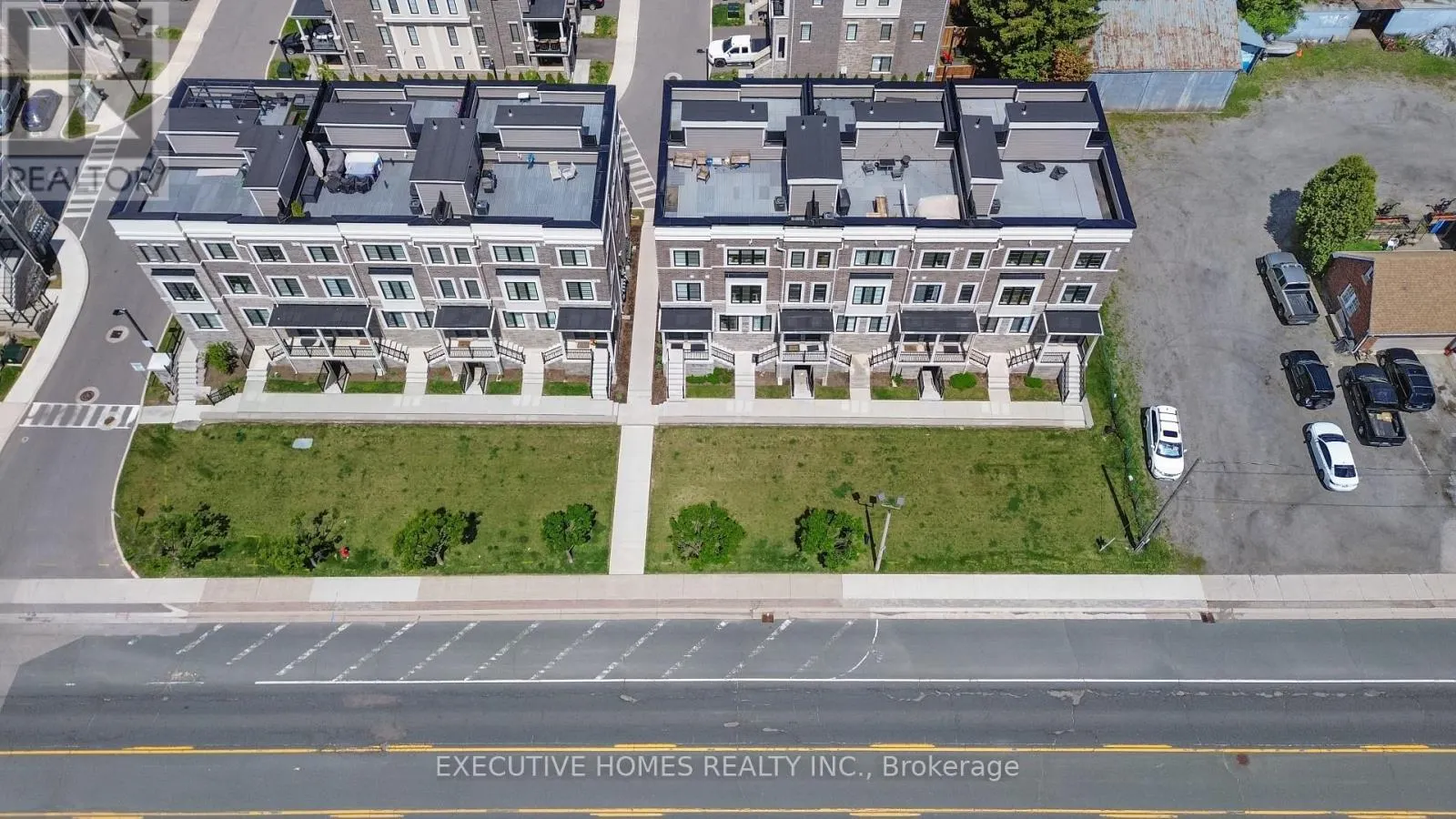 74 - 383 DUNDAS STREET E