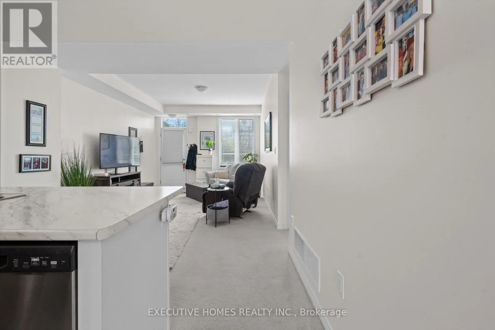 74 - 383 DUNDAS STREET E