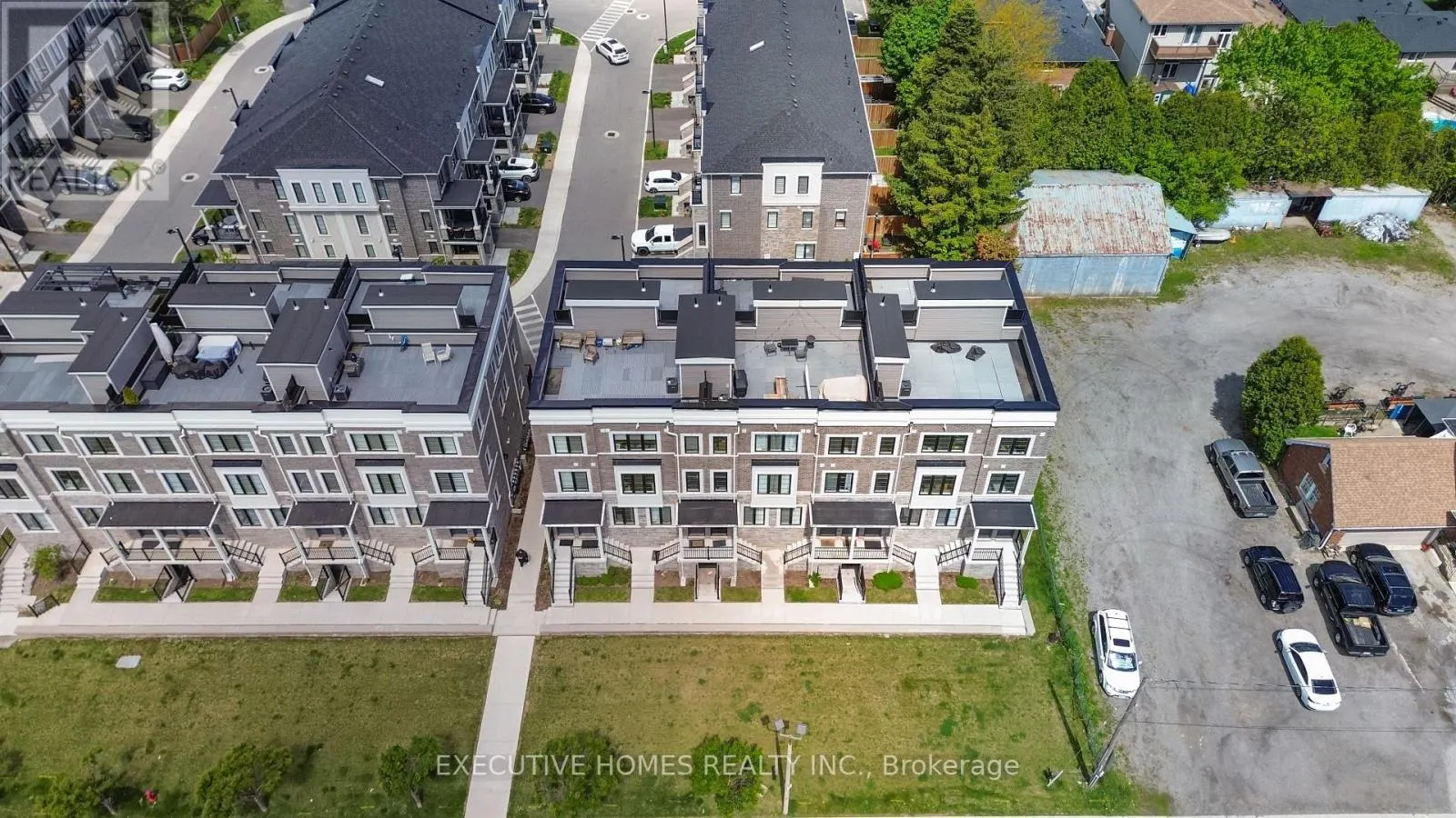 74 - 383 DUNDAS STREET E