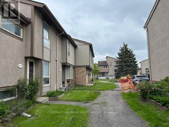 1957 STONEHENGE CRESCENT