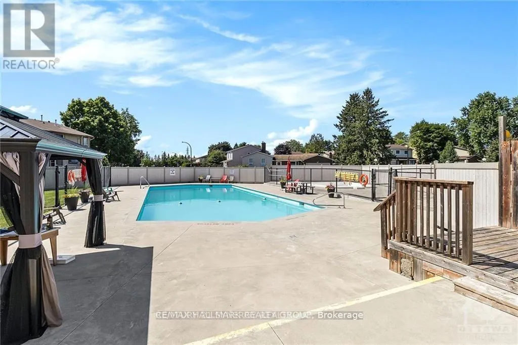 1957 STONEHENGE CRESCENT
