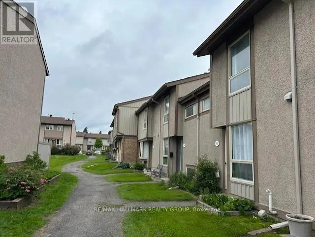 1957 STONEHENGE CRESCENT