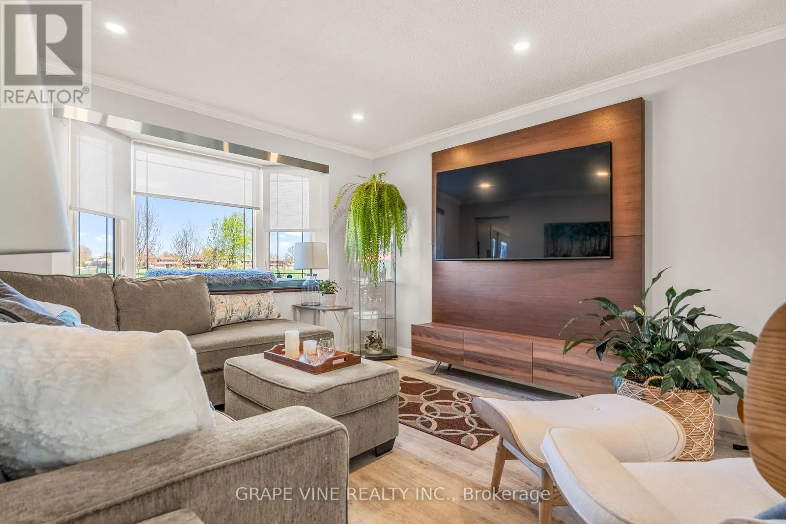 406 WOODFIELD DRIVE