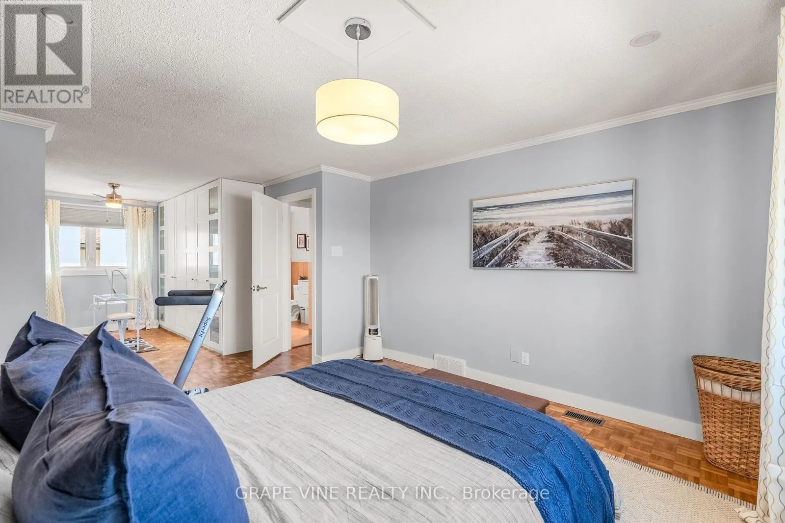 406 WOODFIELD DRIVE