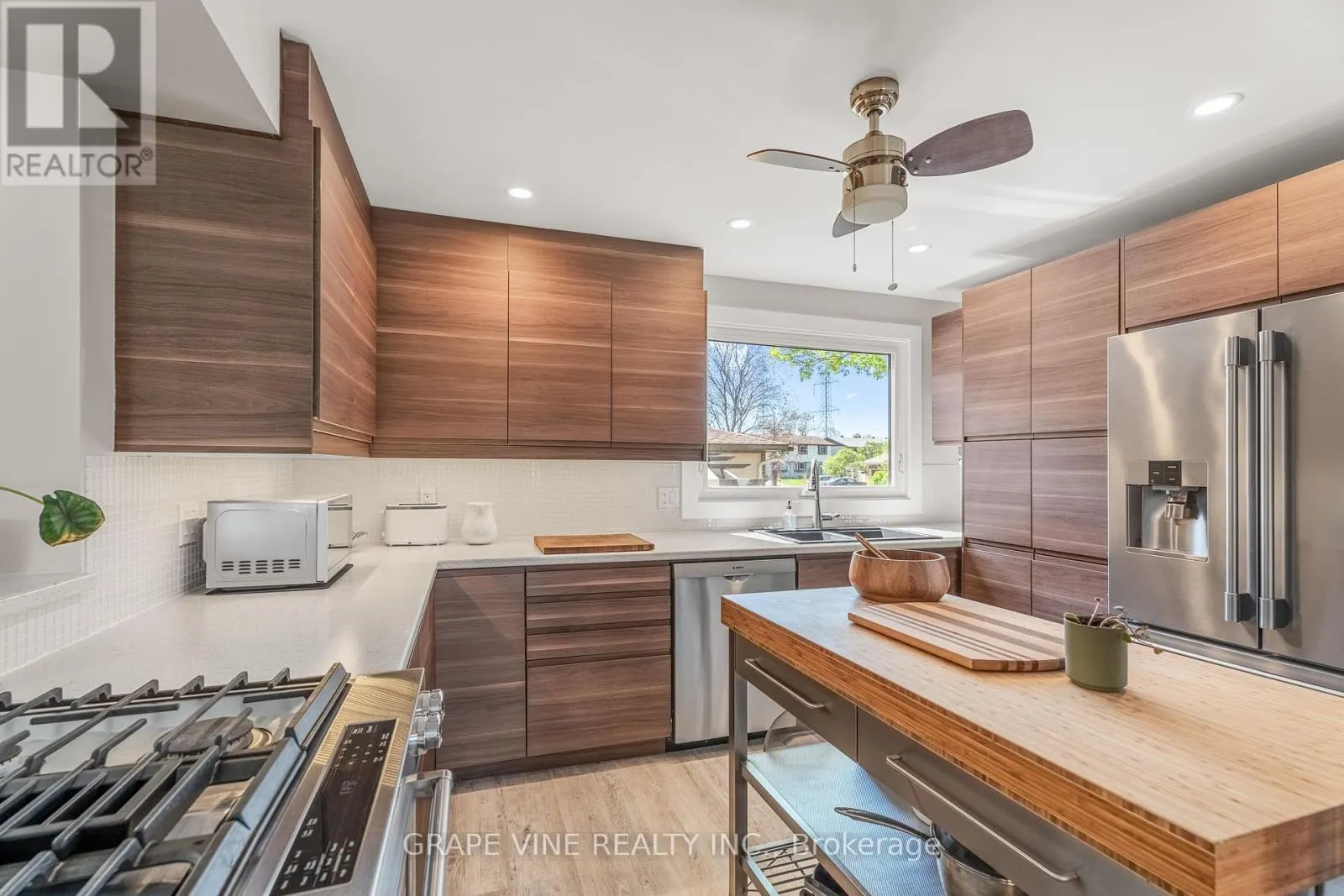 406 WOODFIELD DRIVE