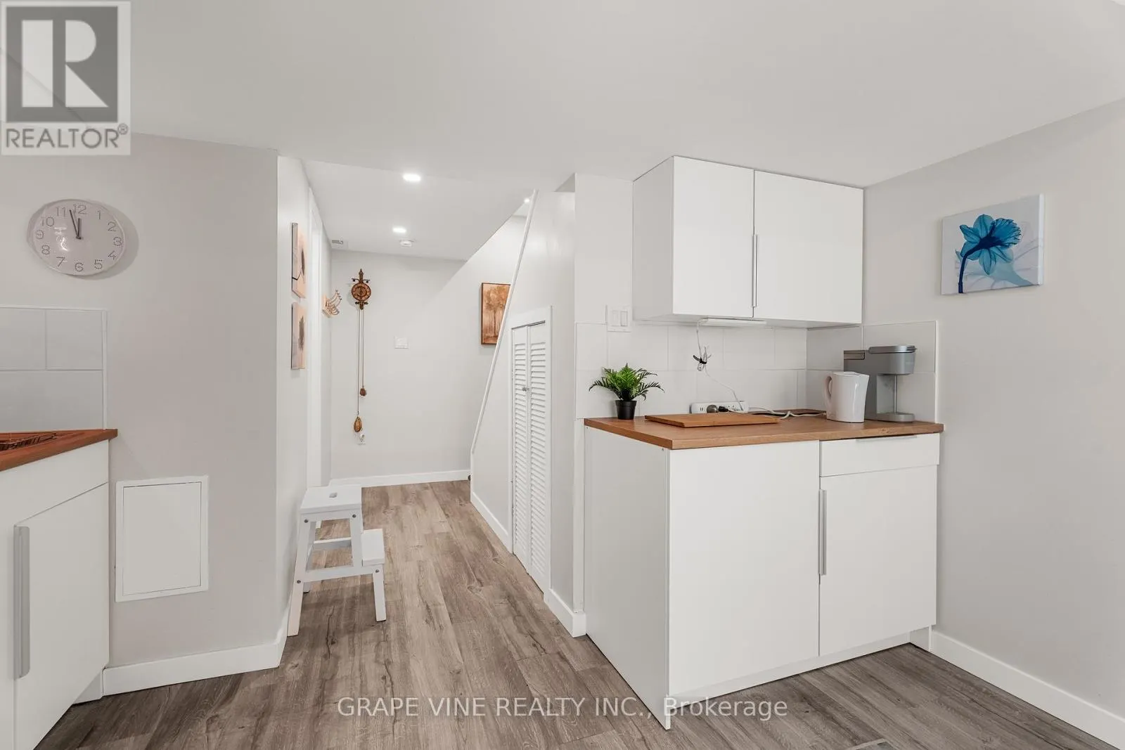 406 WOODFIELD DRIVE