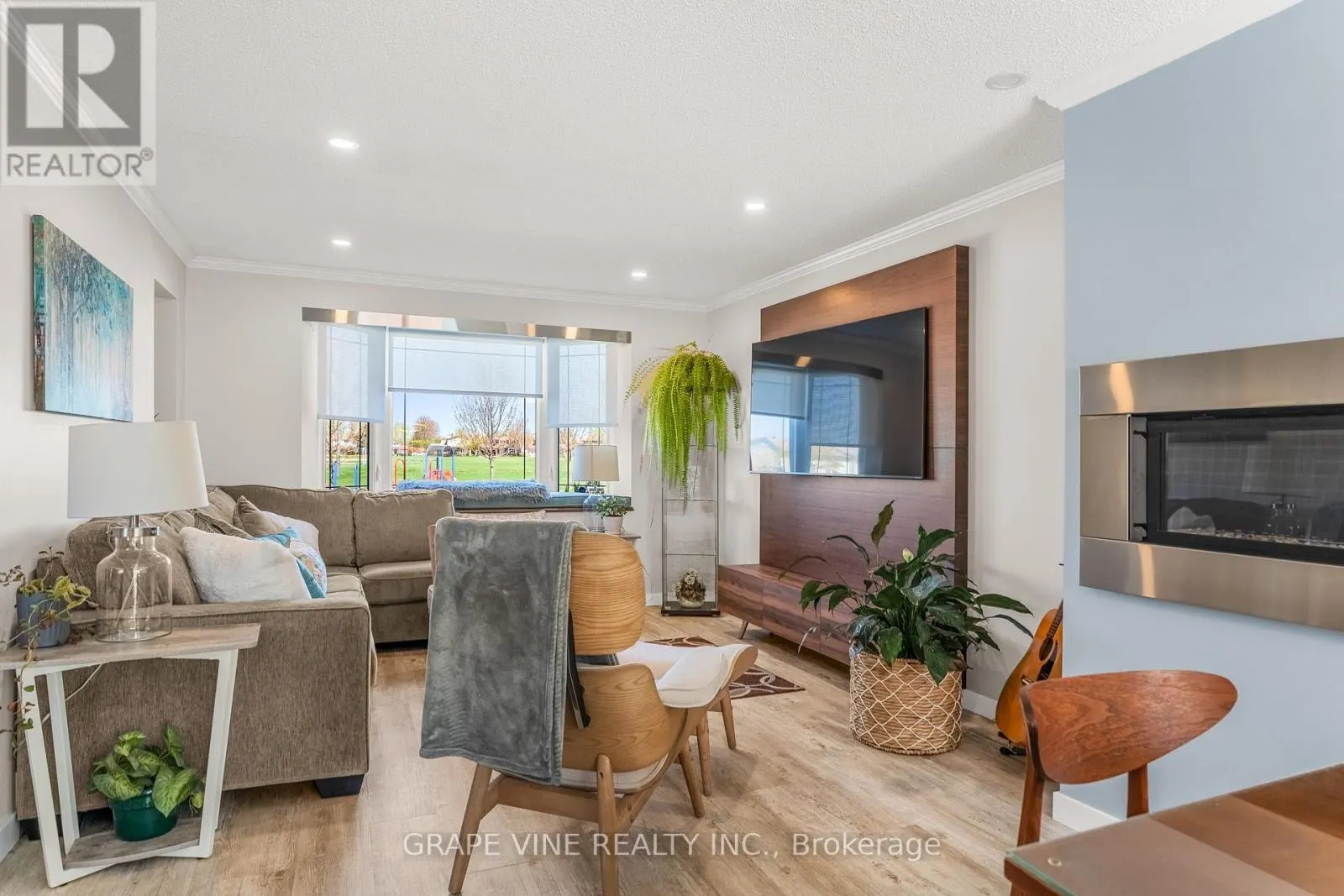 406 WOODFIELD DRIVE