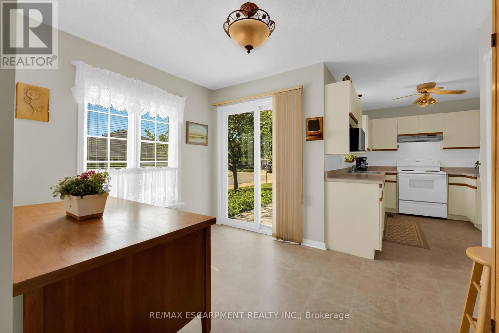 8 GARDEN DRIVE