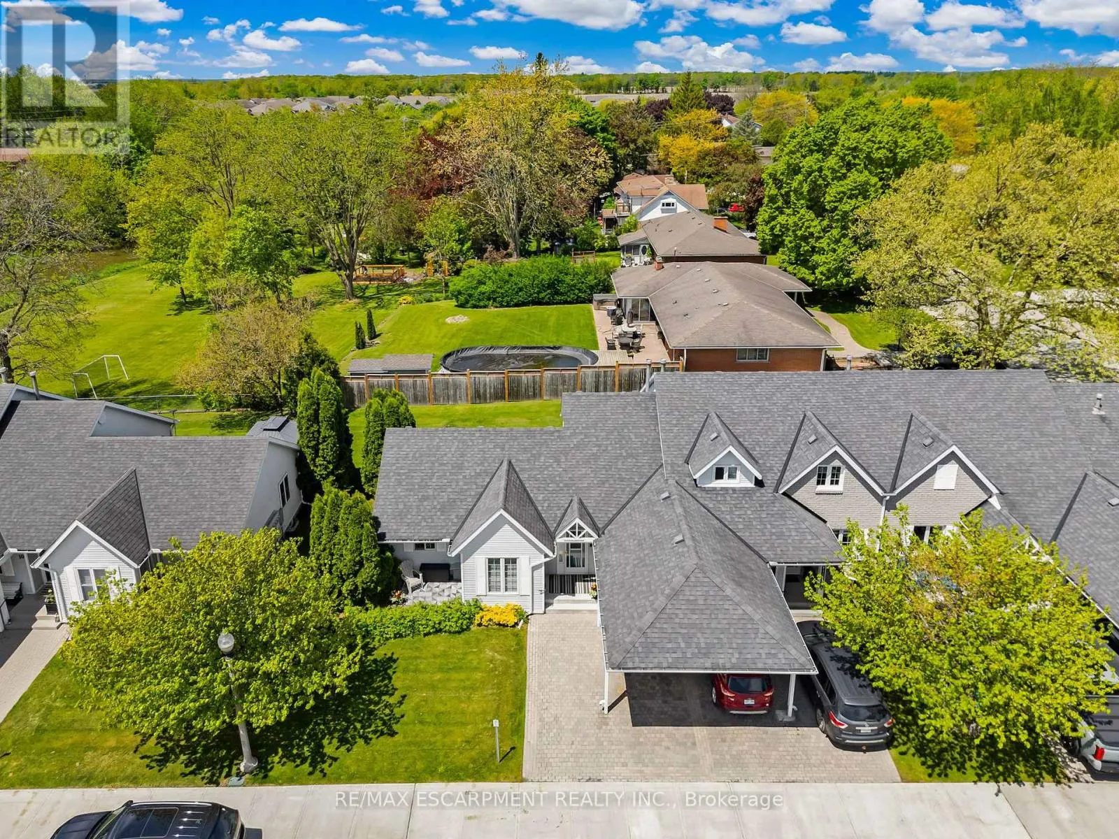 8 GARDEN DRIVE