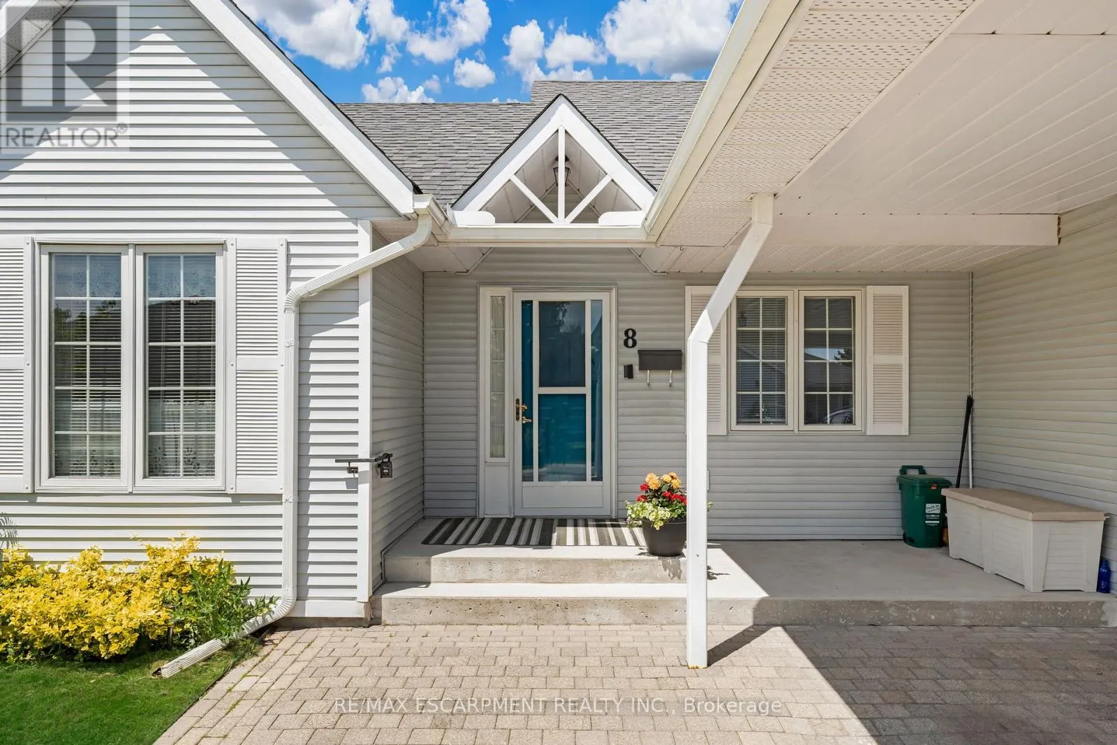 8 GARDEN DRIVE