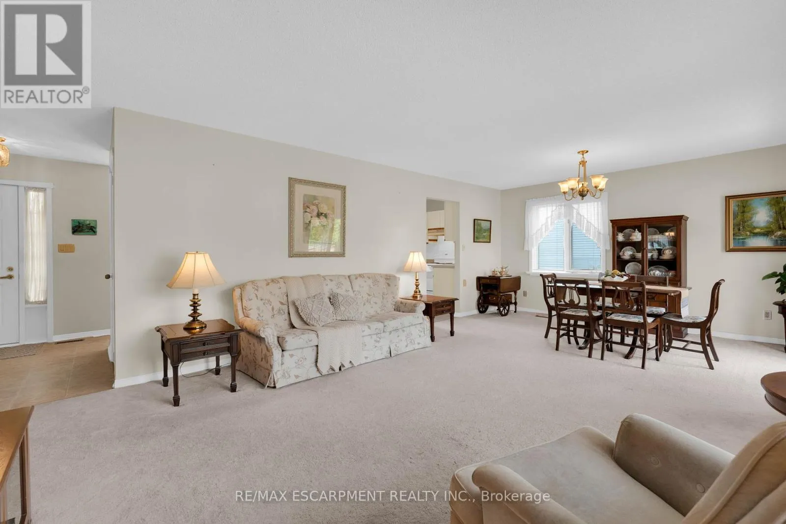 8 GARDEN DRIVE
