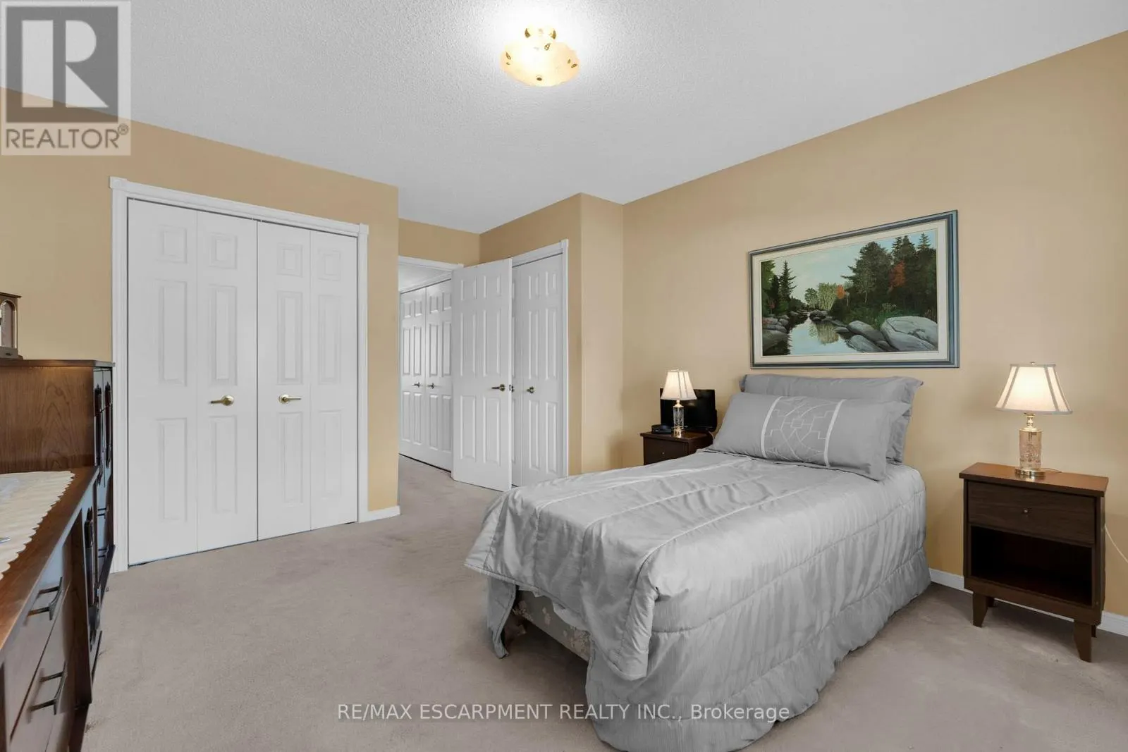 8 GARDEN DRIVE