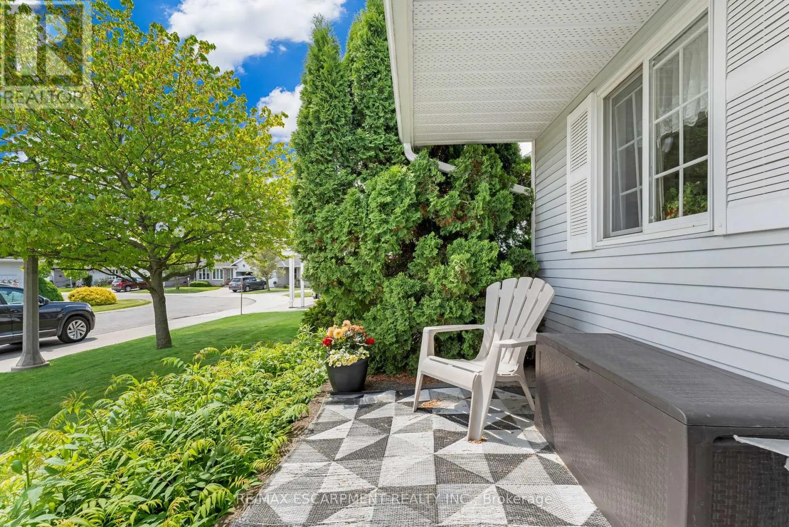 8 GARDEN DRIVE