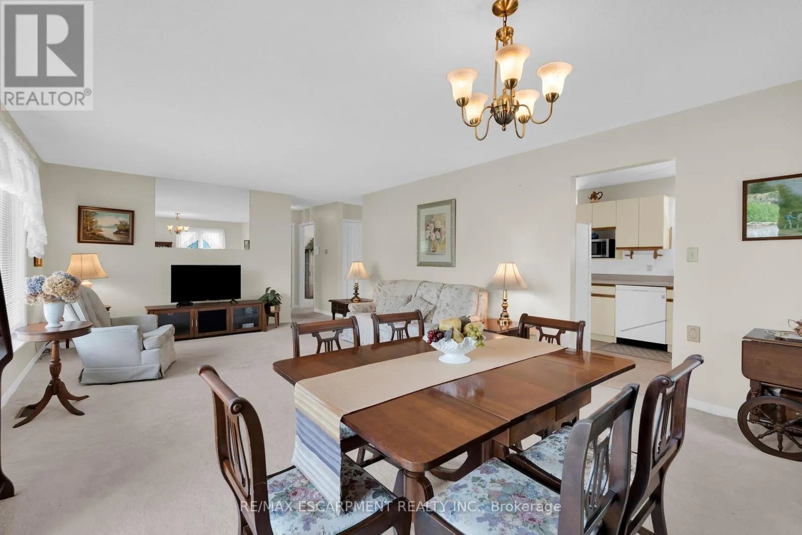 8 GARDEN DRIVE