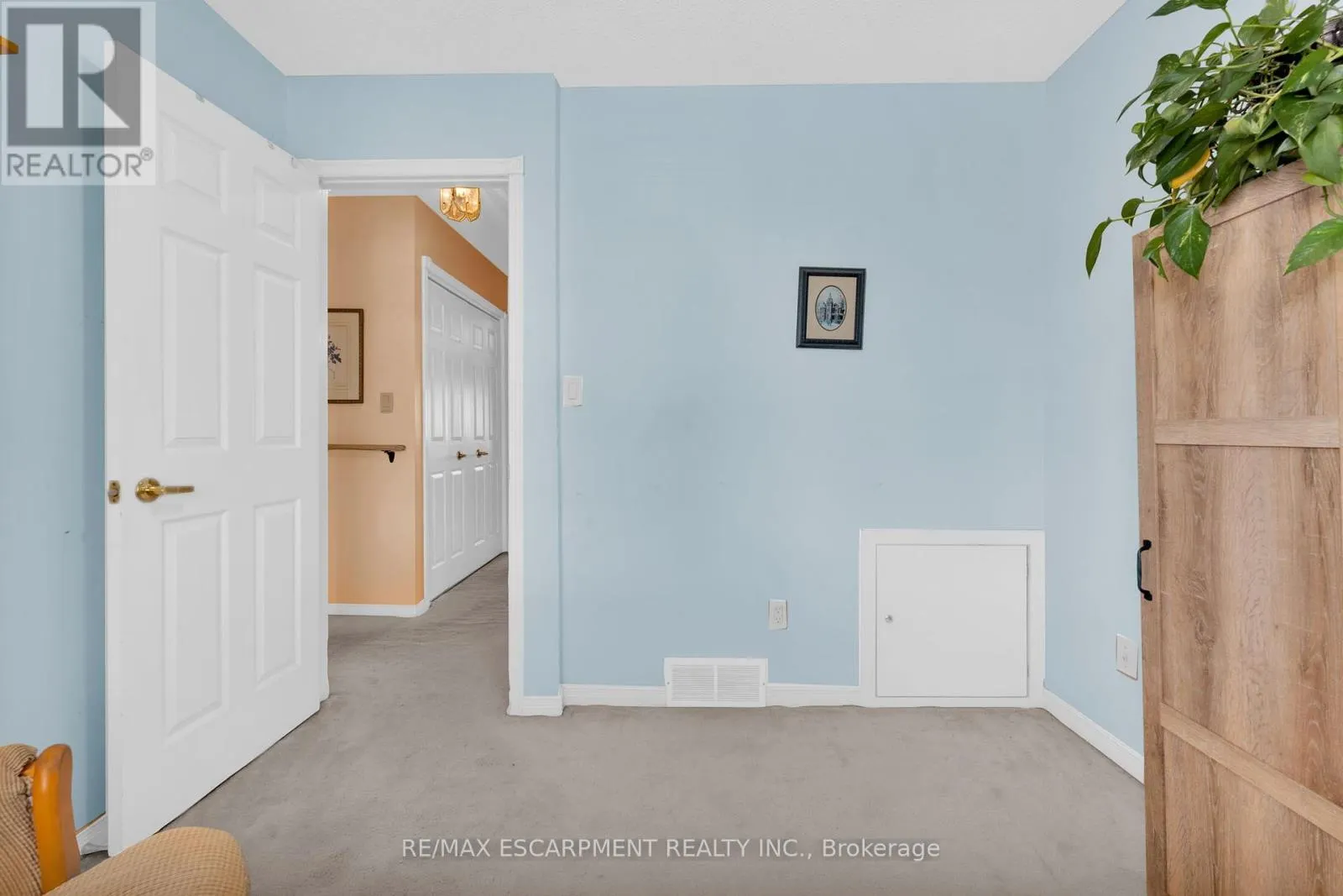 8 GARDEN DRIVE
