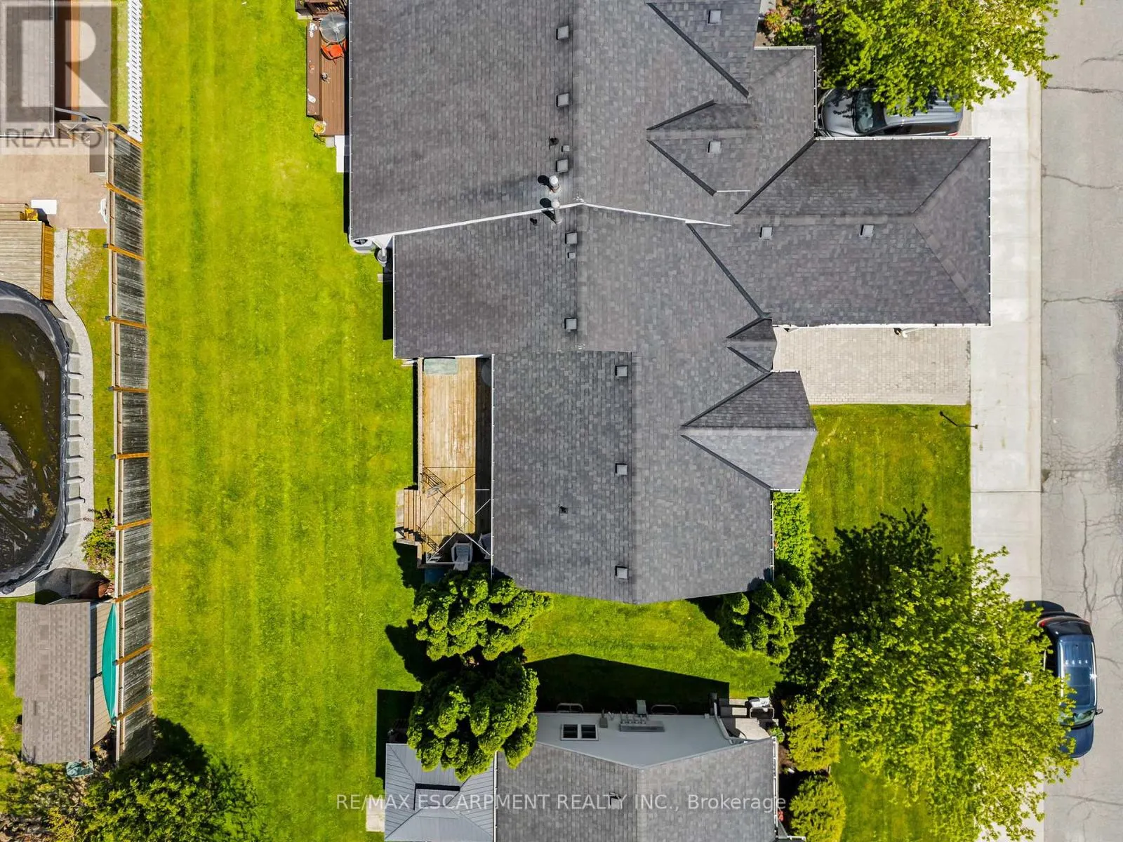 8 GARDEN DRIVE