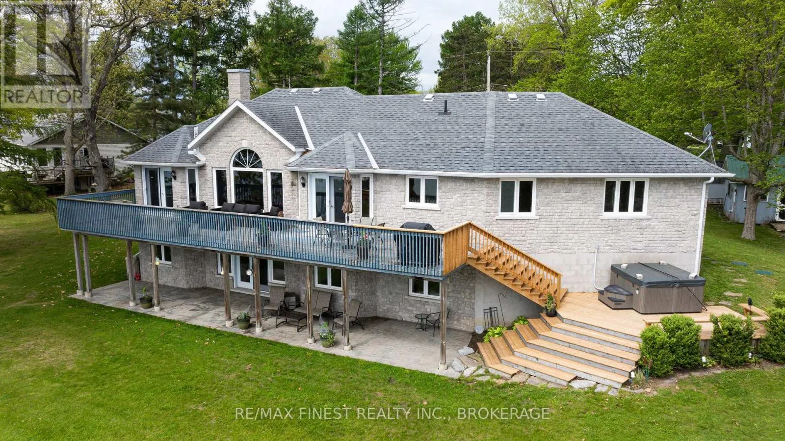 121 HICKORY LANE