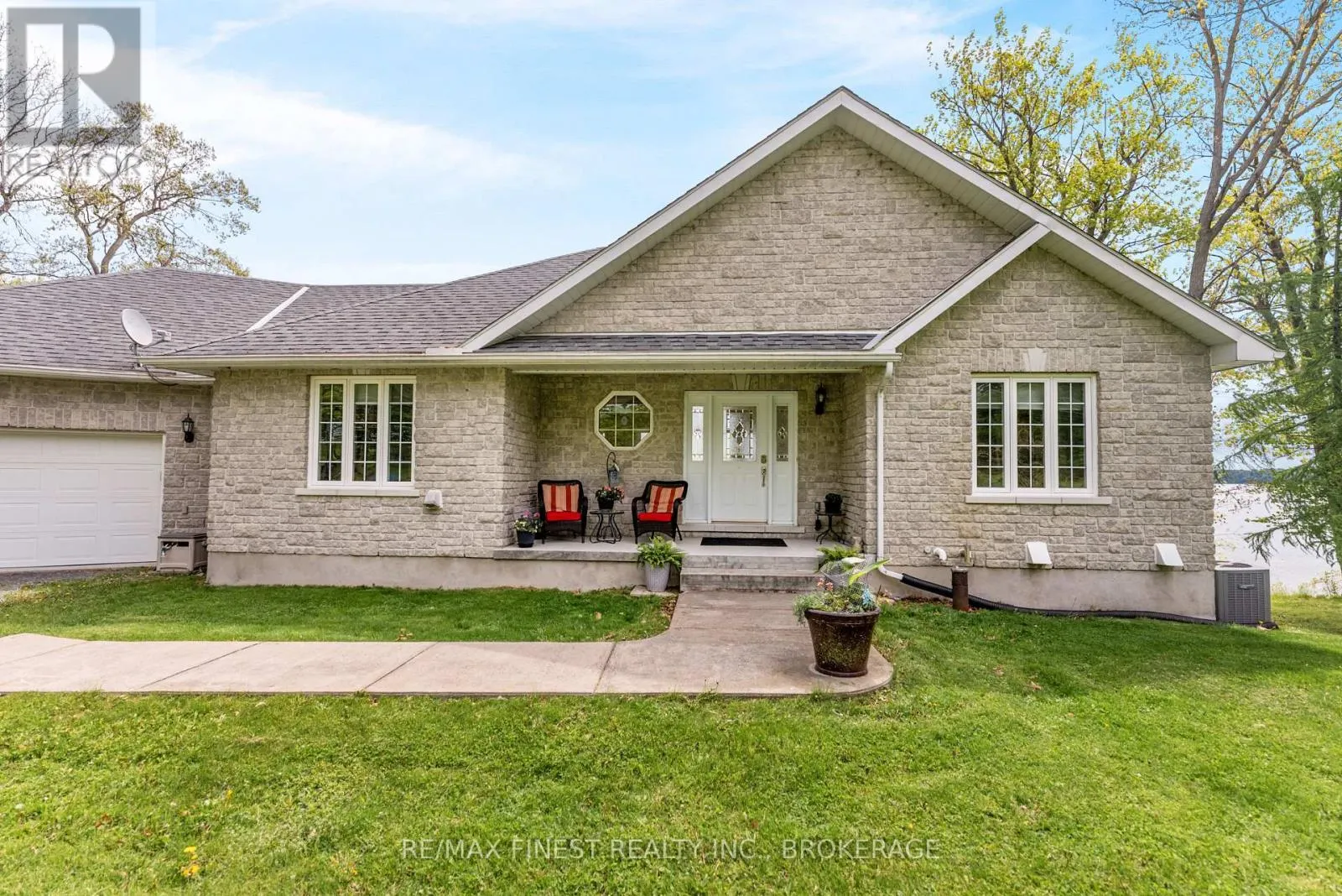 121 HICKORY LANE