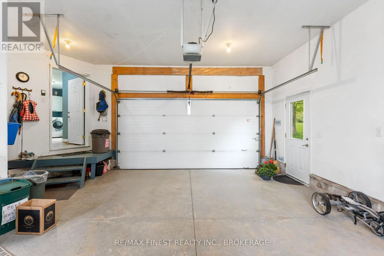 121 HICKORY LANE