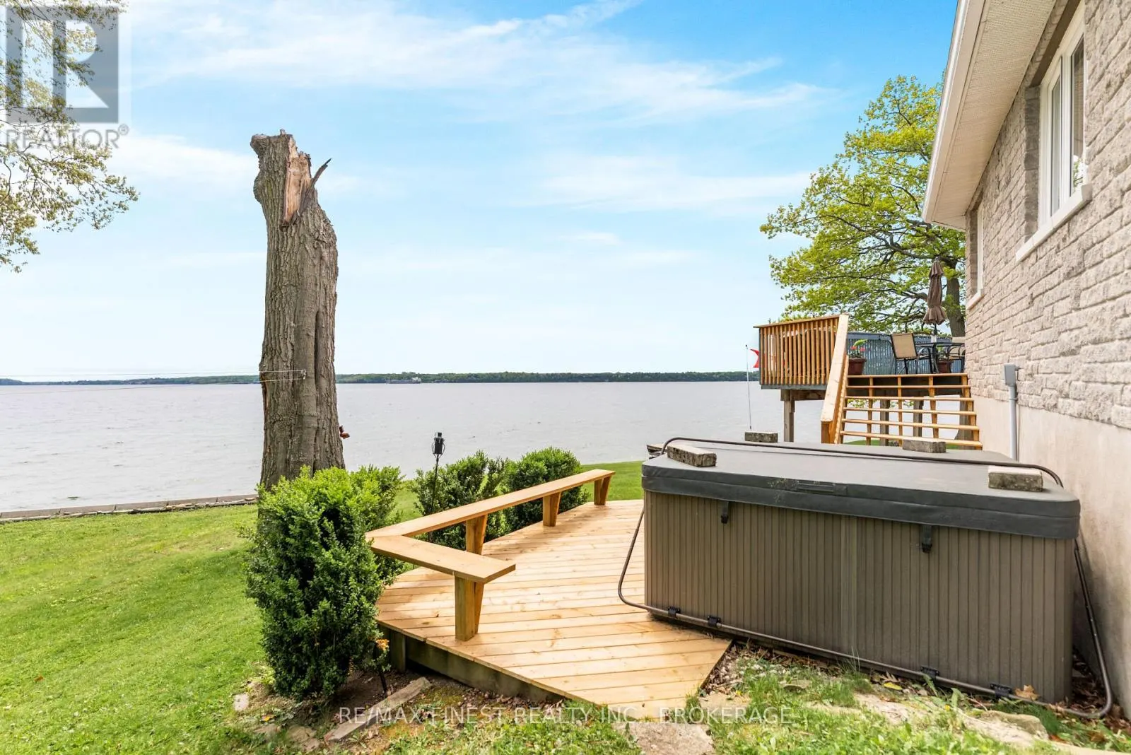 121 HICKORY LANE