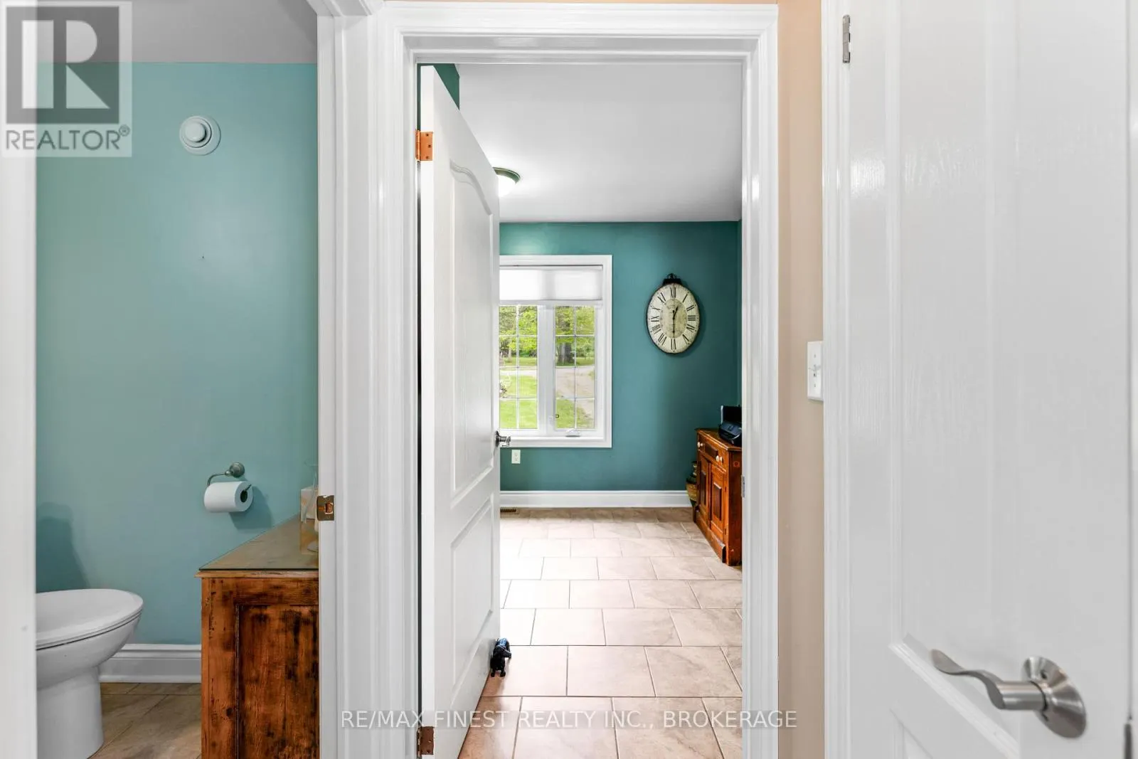 121 HICKORY LANE
