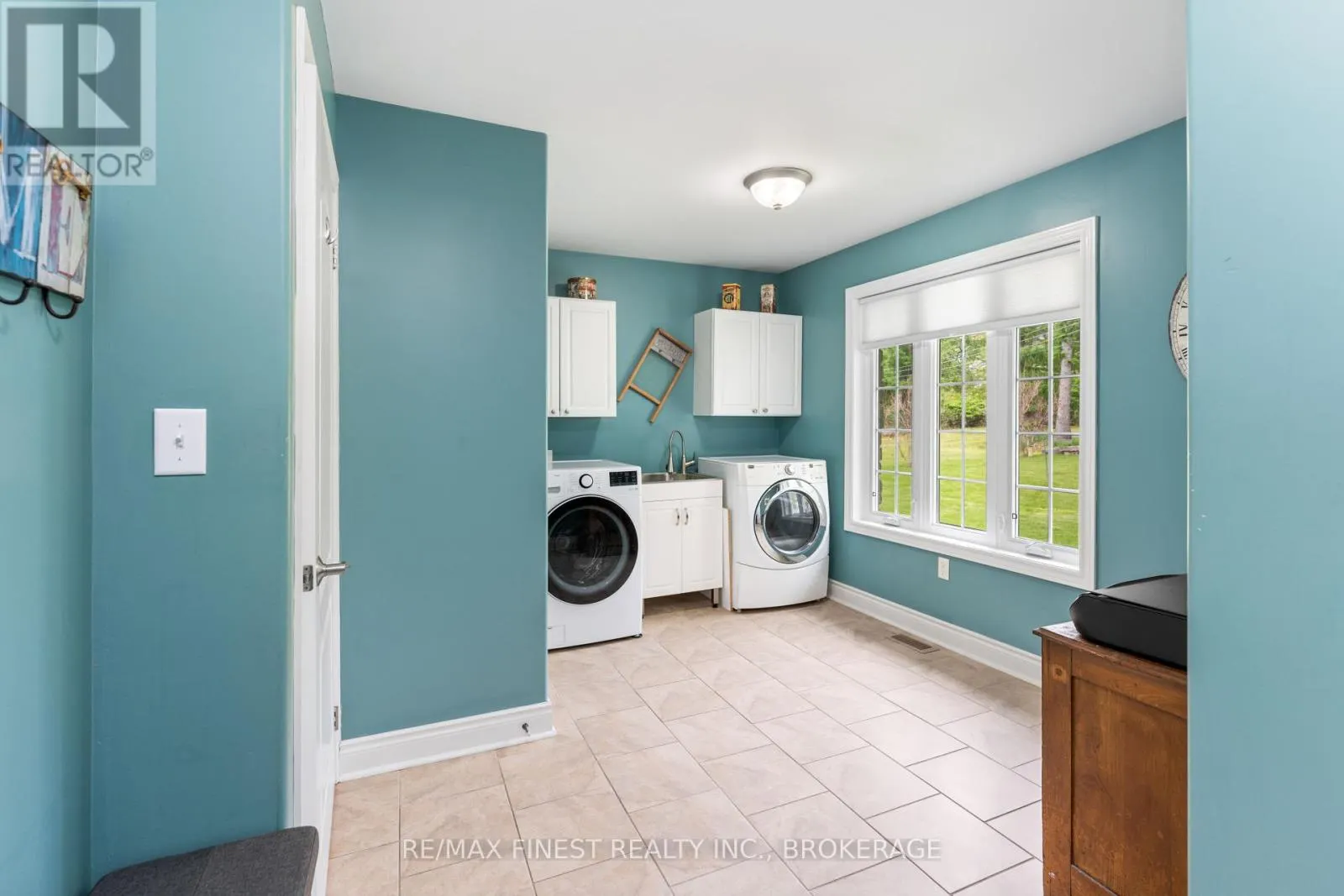 121 HICKORY LANE