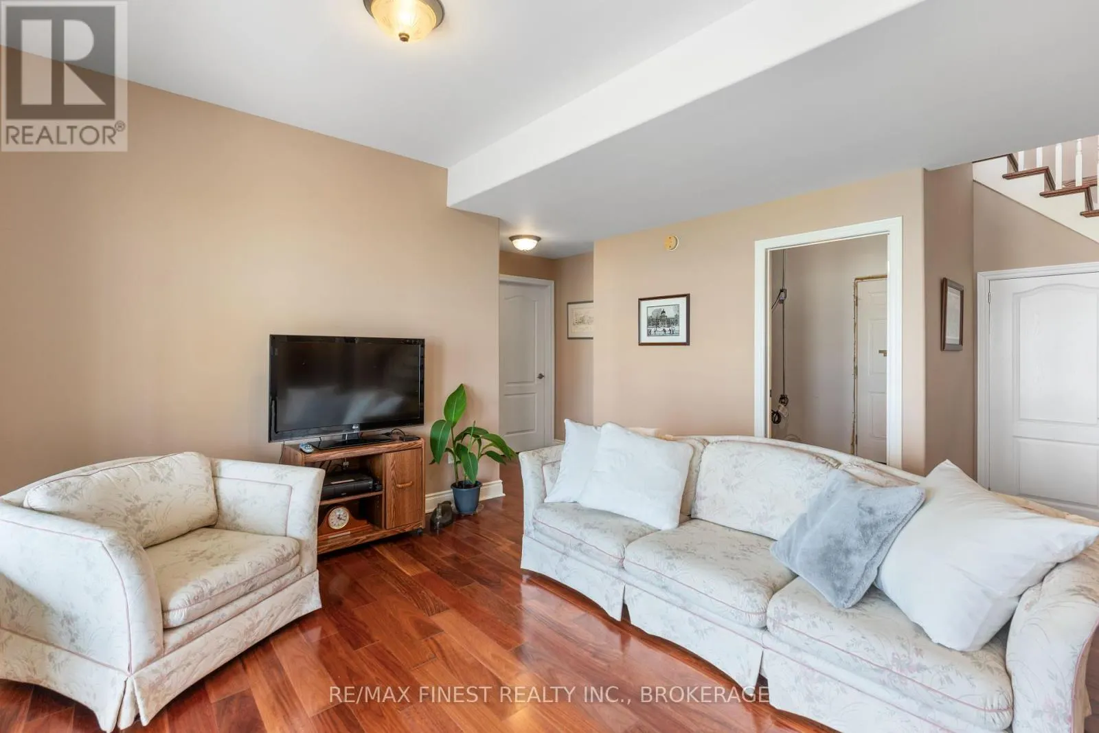 121 HICKORY LANE