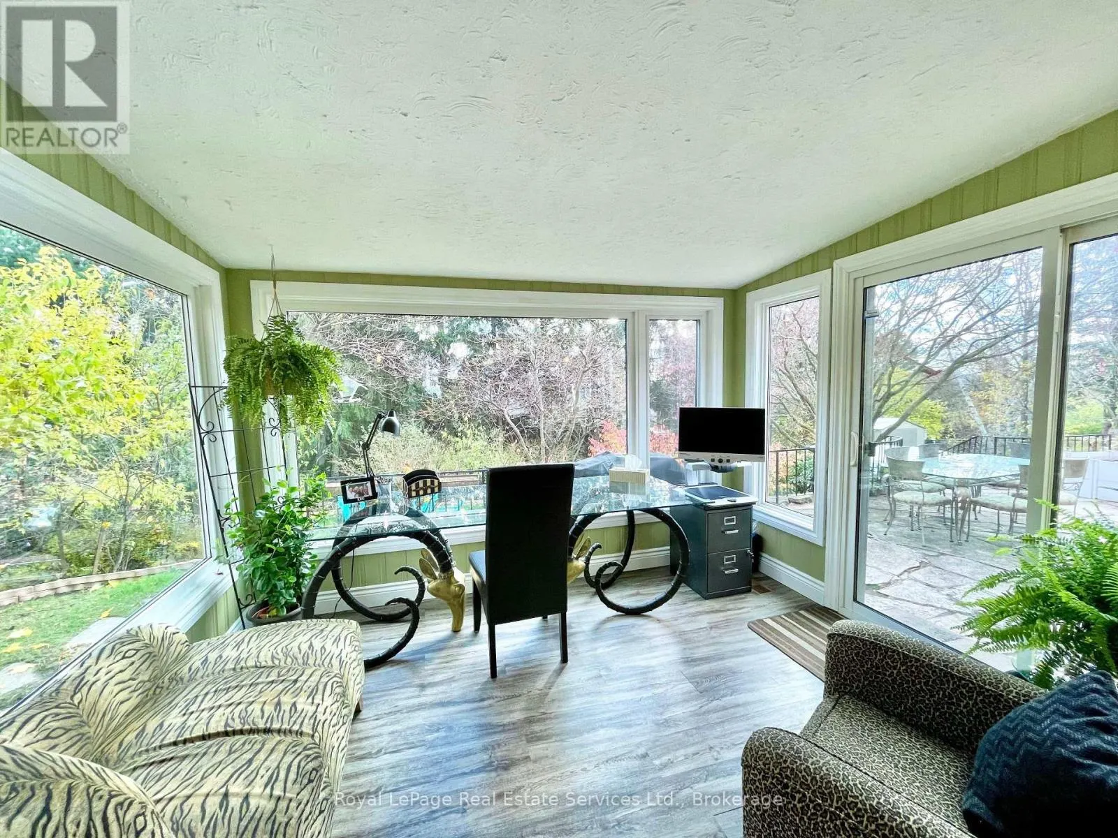 184 DUNDAS STREET E