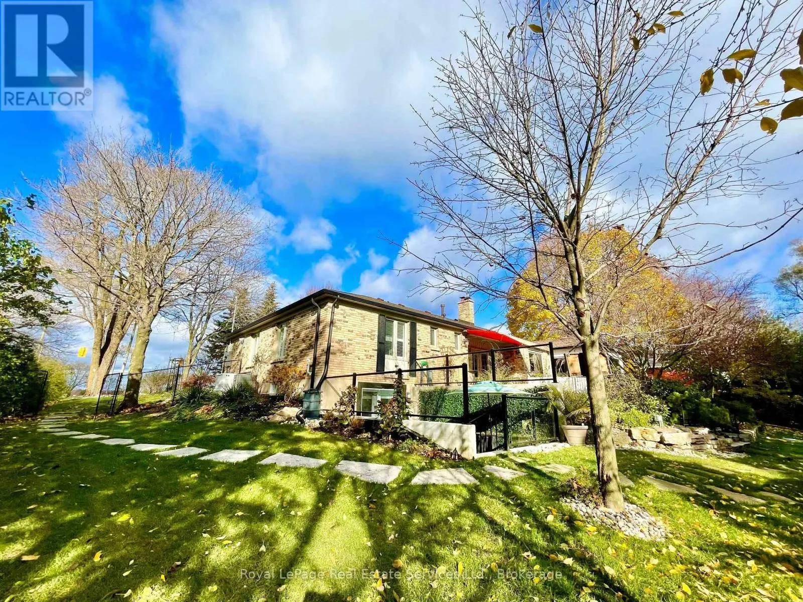 184 DUNDAS STREET E