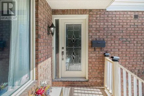 27 BRIERMOOR CRESCENT