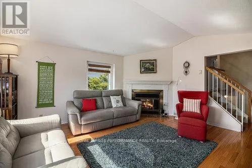 27 BRIERMOOR CRESCENT