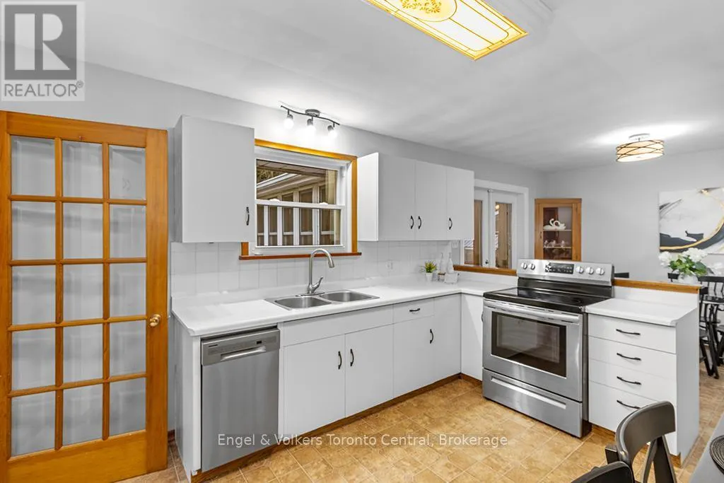 596 6TH AVENUE W