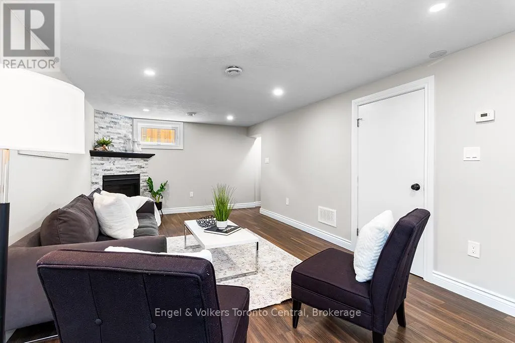 596 6TH AVENUE W