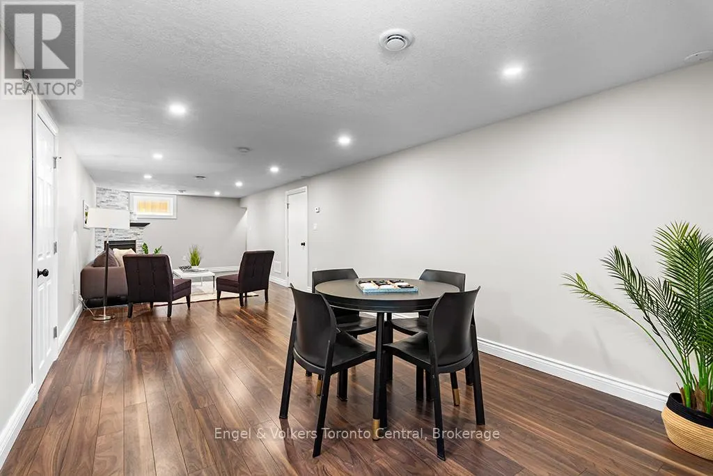 596 6TH AVENUE W