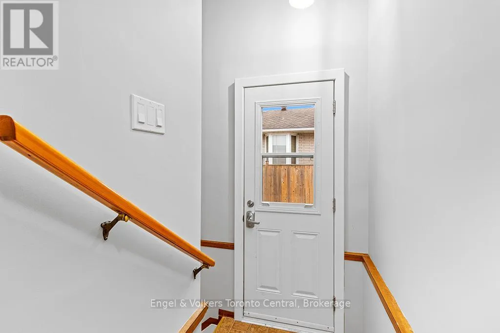 596 6TH AVENUE W
