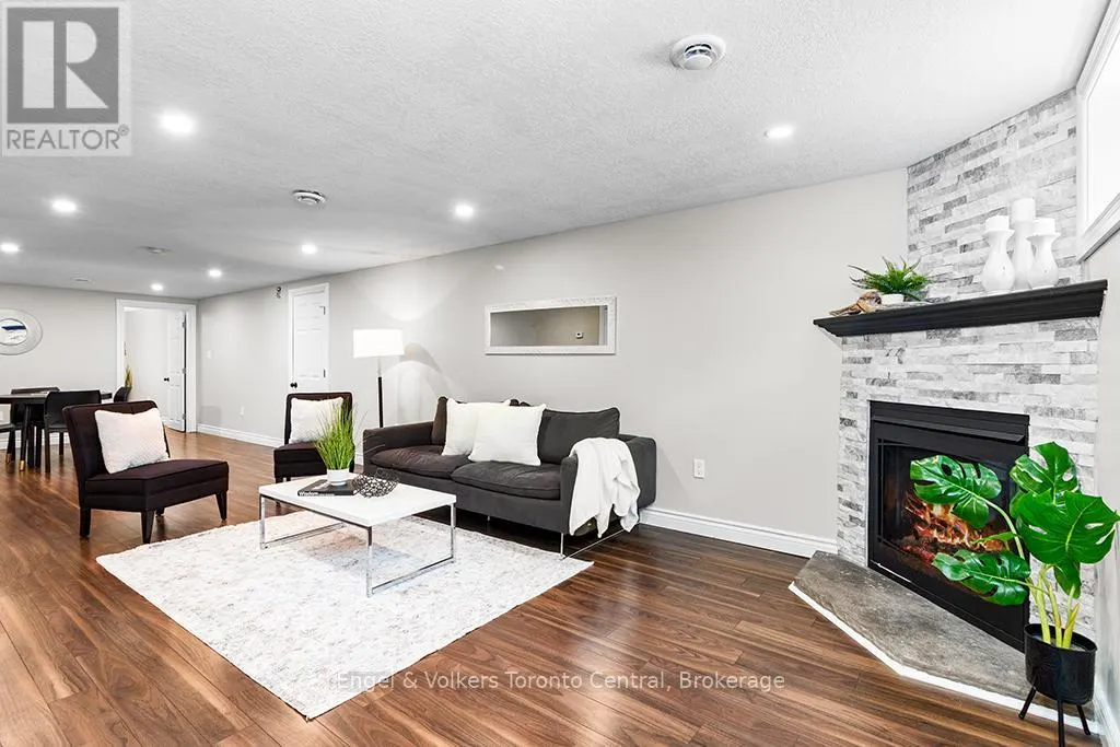 596 6TH AVENUE W
