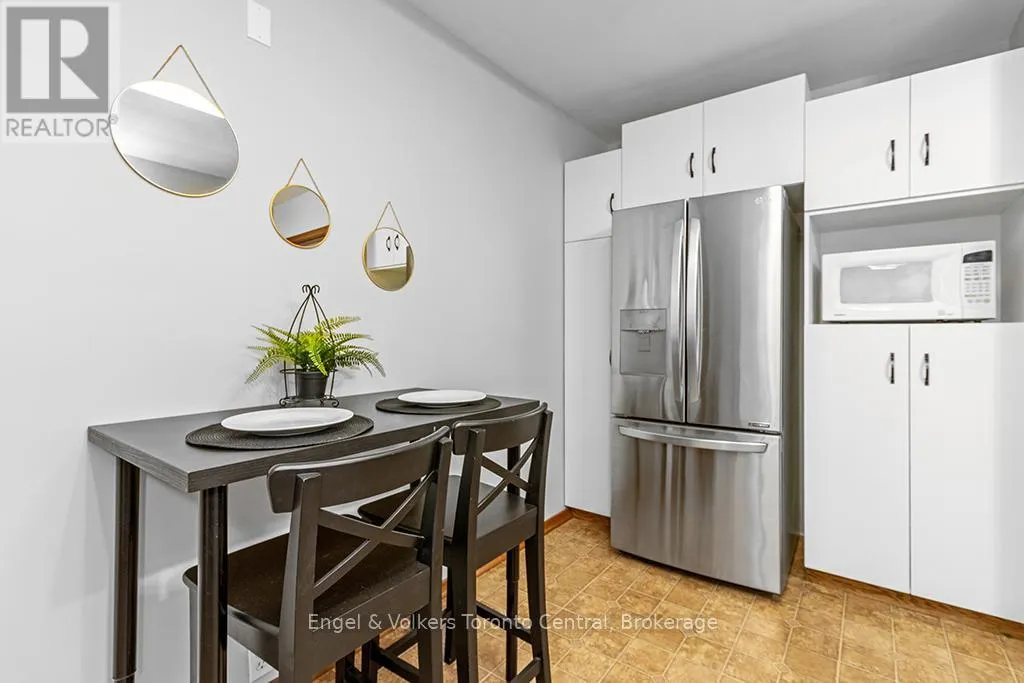 596 6TH AVENUE W