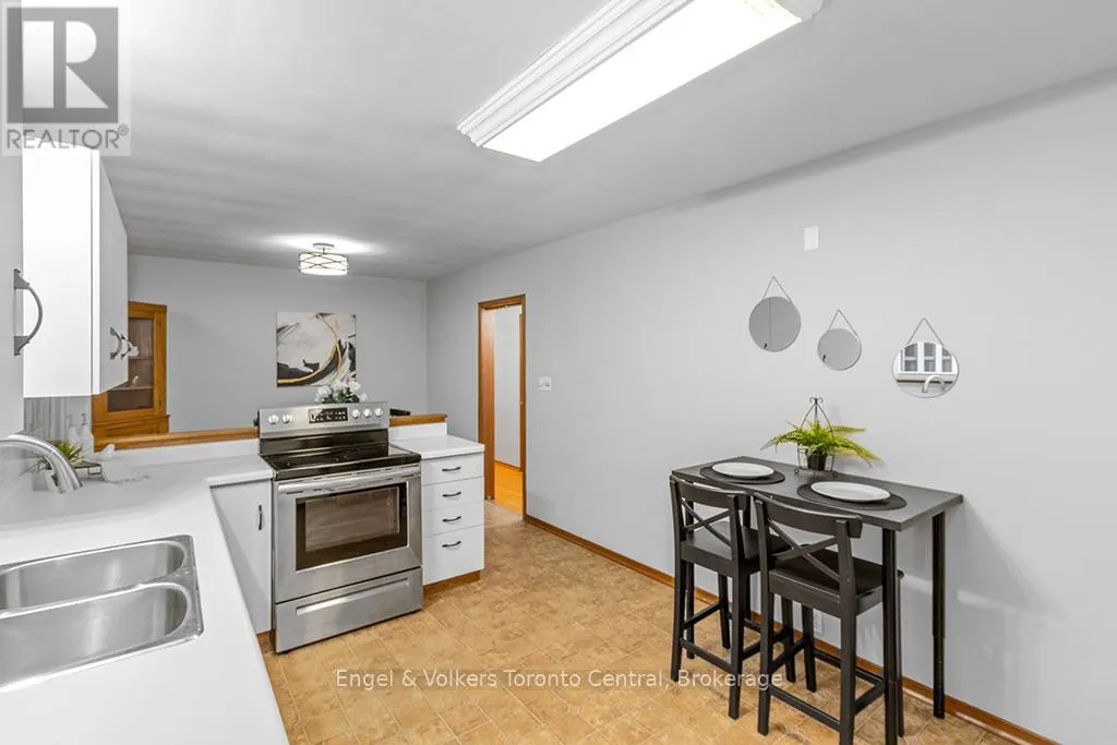 596 6TH AVENUE W