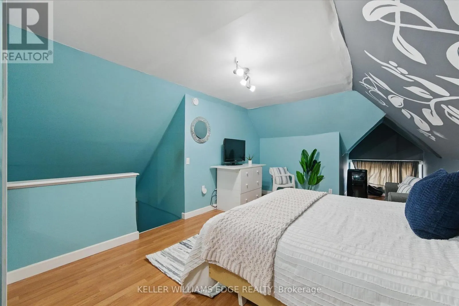 122 SANFORD AVENUE S